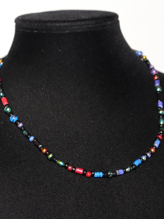 🌈 NWOT Black & Colorful Beaded Necklace with Metallic Accents – 19"  🖤 - Picture 2 of 4